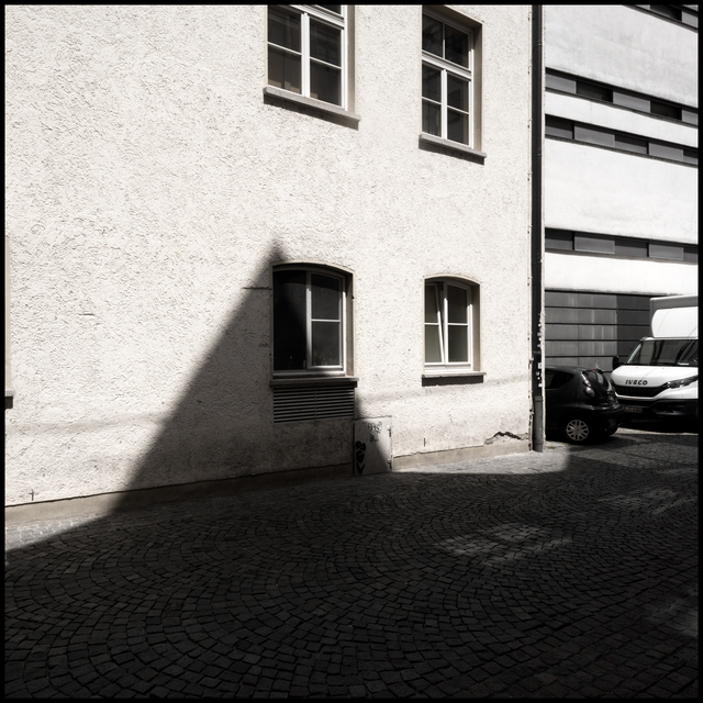 Triangle Shadow - ID 011904