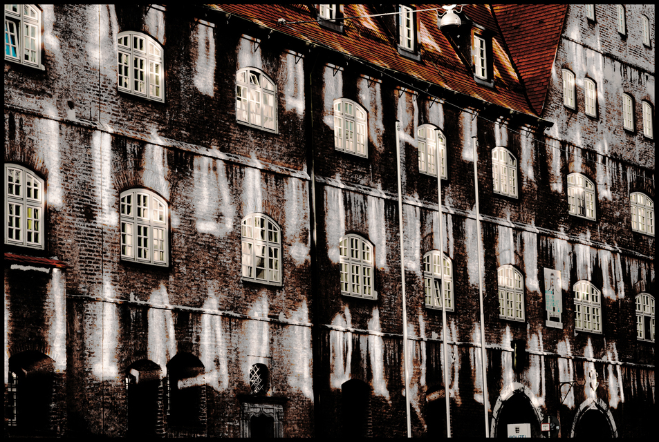 Refexions on Neuer Bau IV - ID 011954