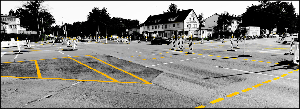 Alien Landing Crossing - ID 012026