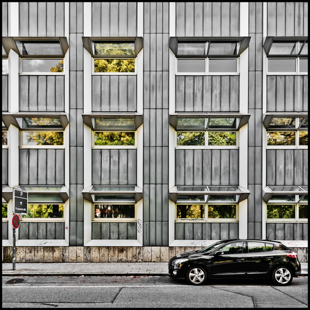 Newspaper House - ID 012124