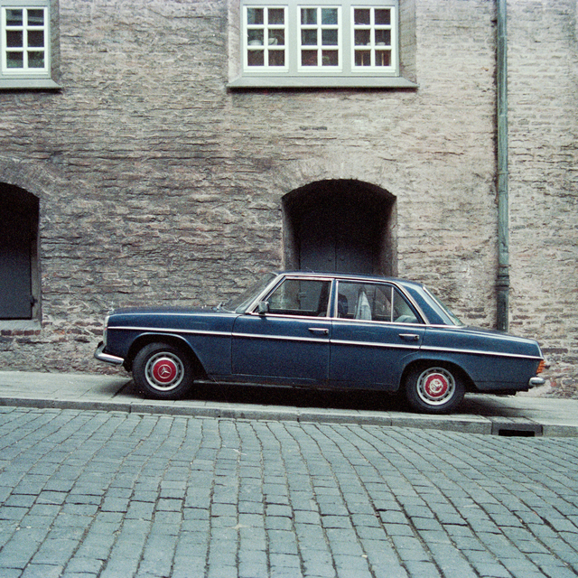 Blue Mercedes - ID 012373