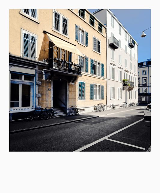 Yellow Zurich House - ID 012426