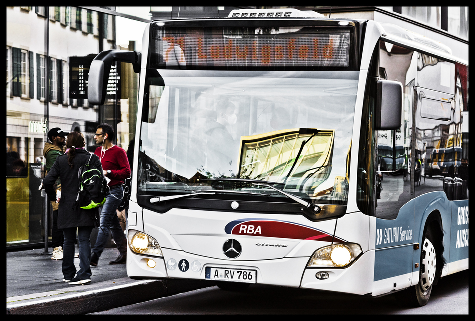 House in Bus - ID 012744