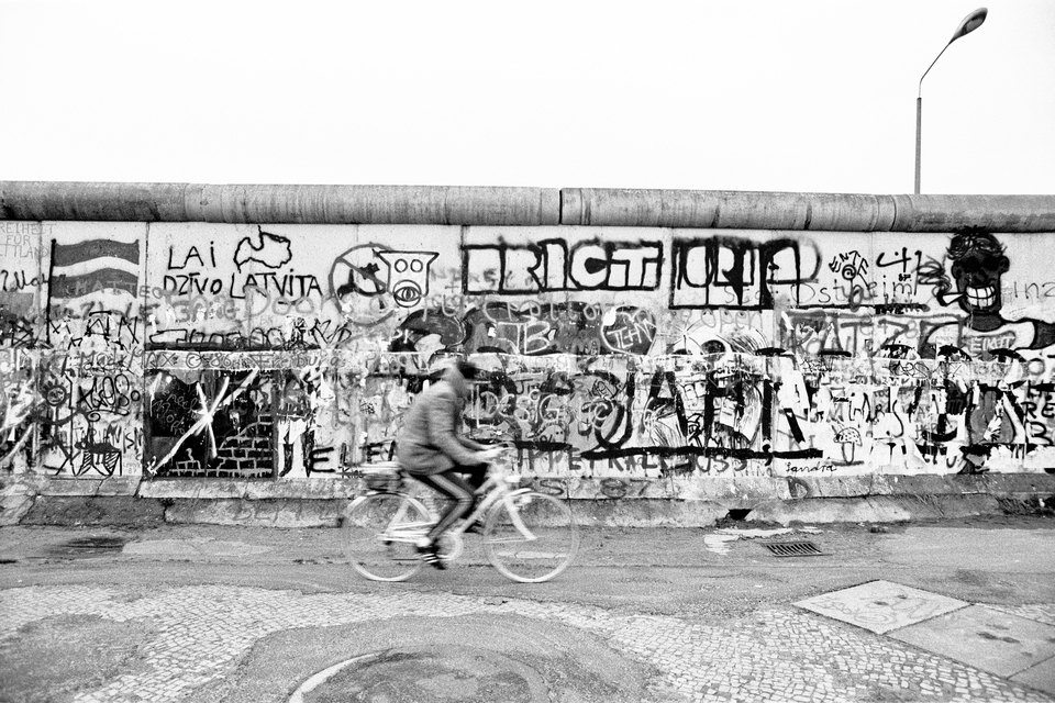 Wall and Bike - ID 012912