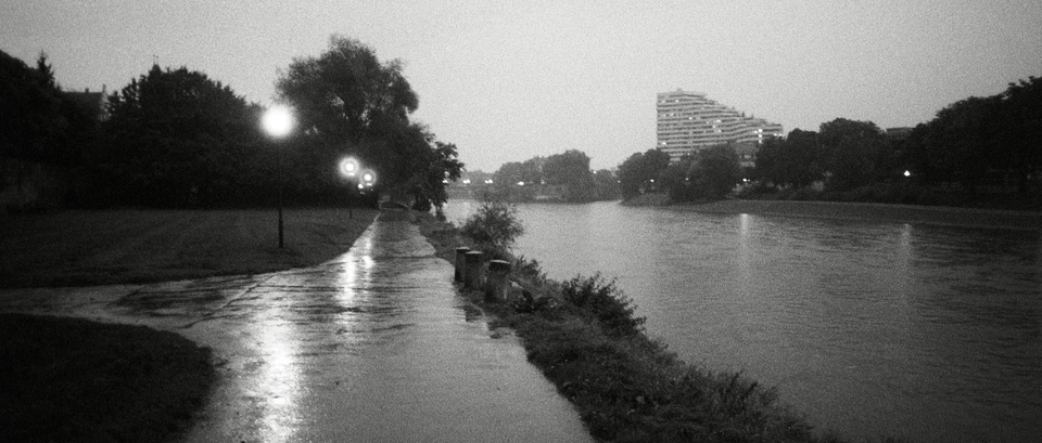 Danube Path in Rain - ID 012945
