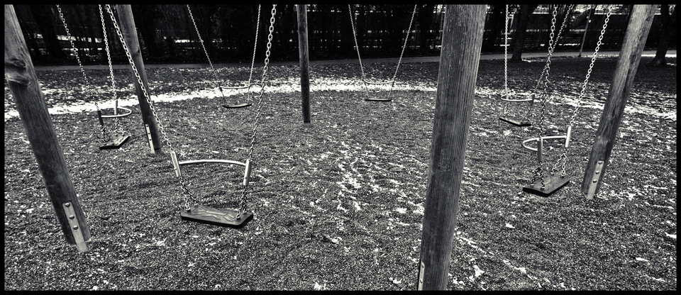 Swings in Winter - ID 013071