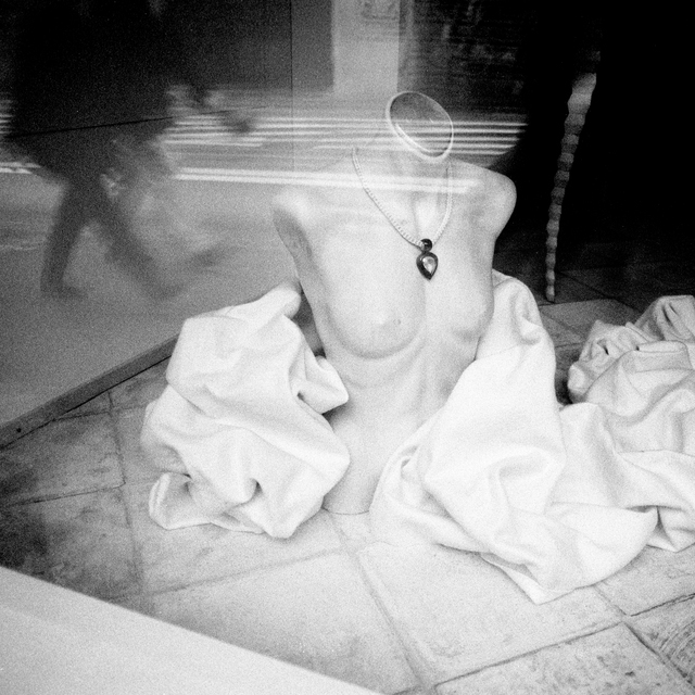 Without Head and Legs II - ID 013118