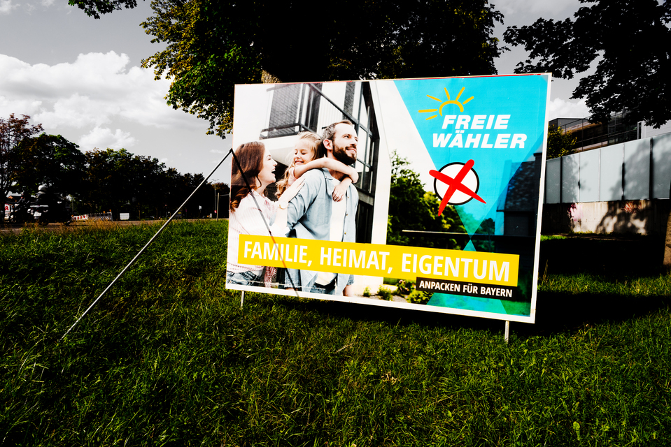 FAMILIE HEIMAT EIGENTUM - ID 013156