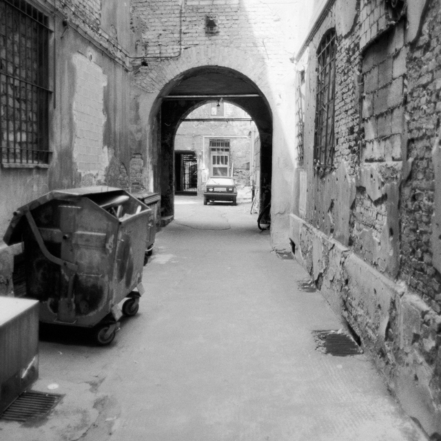 Berlin Backyard Entry - ID 013241