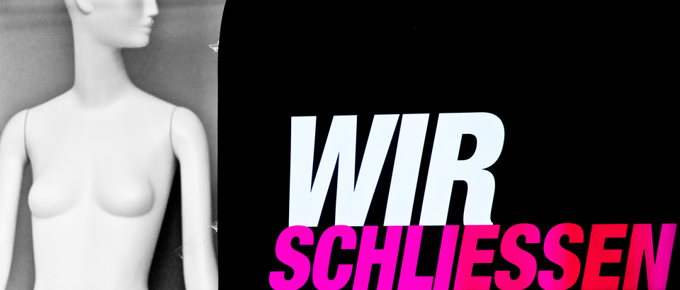 WIR SCHLIESSEN - ID 013354