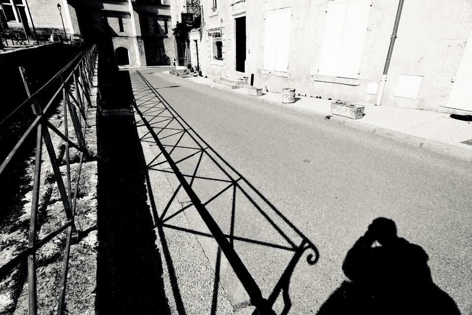 Railing X Shadows II - ID 013376