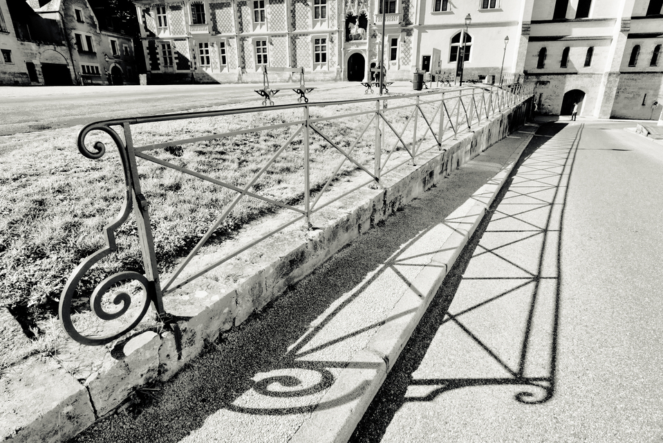 Railing X Shadows III - ID 013377