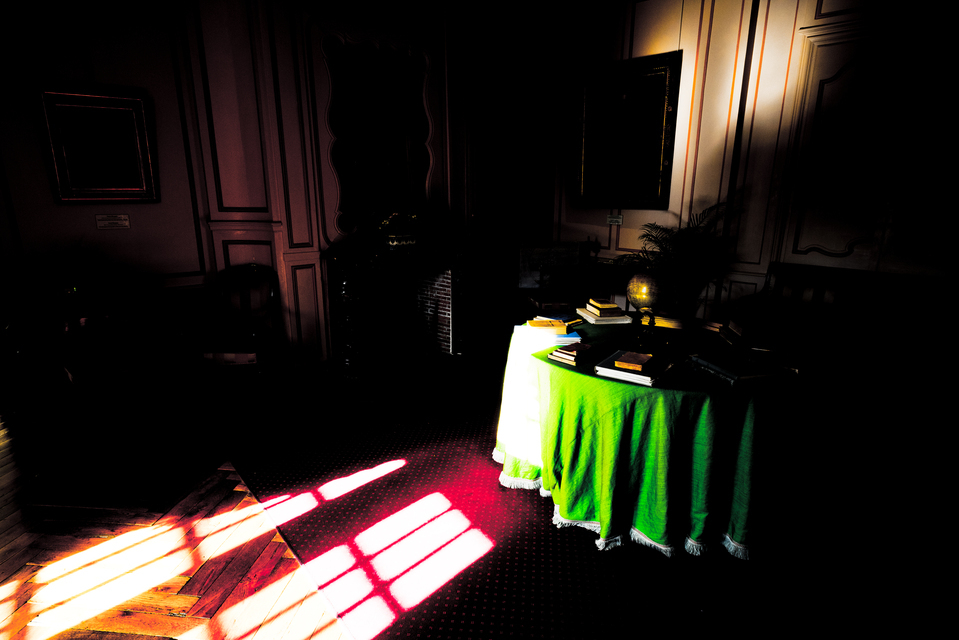 Sunshine through the Windows I - ID 013785