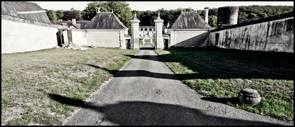 Shadows Crossing - ID 013826