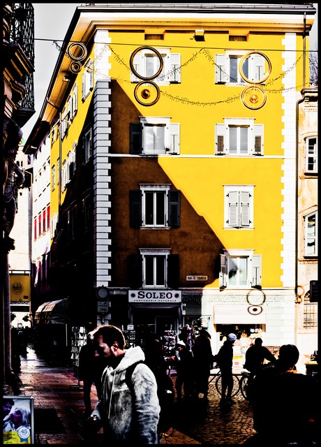 Building Edge in Shadow - ID 014108