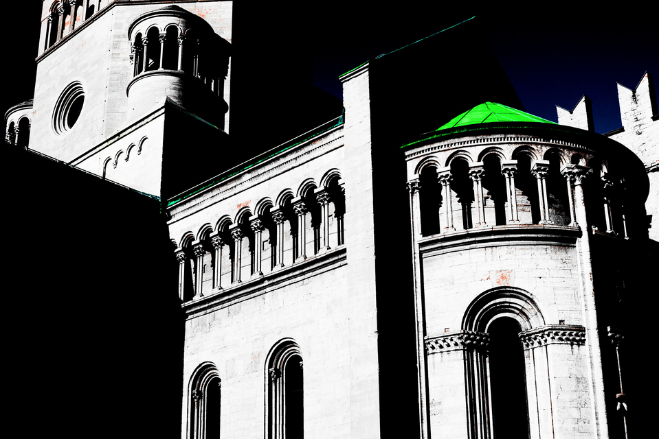 Harsh Light on Church - ID 014112