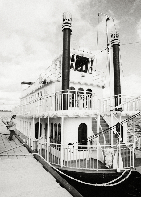 Ship at Dobbins Landing Eri - ID 014287