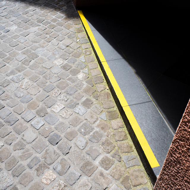 Yellow Line - ID 014930